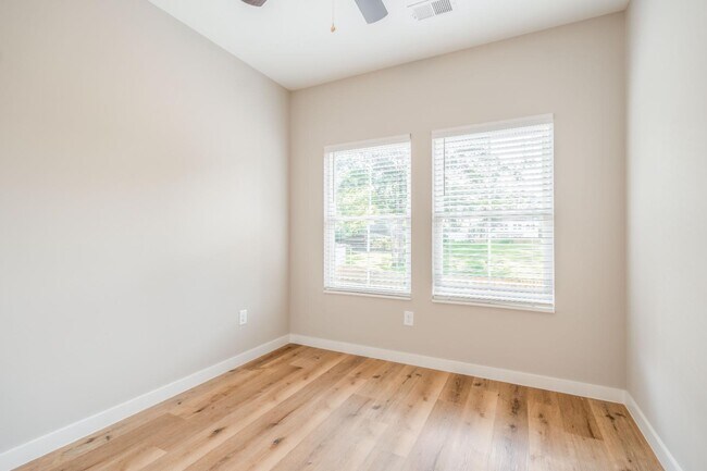 Building Photo - 124 Woodland Dr