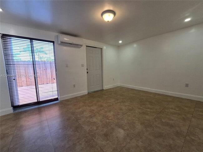Building Photo - 2957 SW 36th Ct