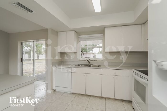 Building Photo - 2122 SE 8th Pl
