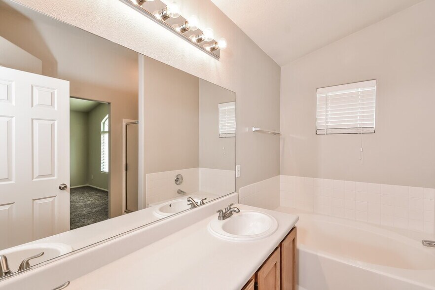 Building Photo - 3940 Camryn Holly St