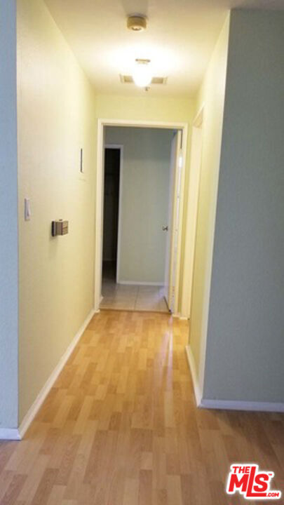 Building Photo - 533 S St Andrews Pl