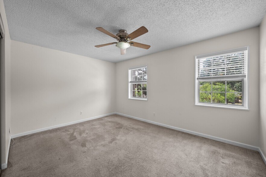 Building Photo - 1614 Thrush Ter