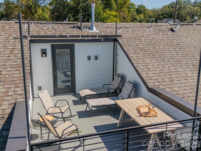 Building Photo - 4040 Hidden Oaks Dr