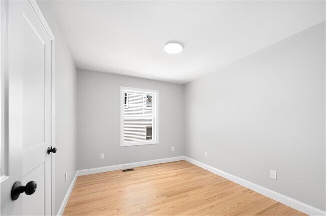 Building Photo - 28 Grosvenor Ave