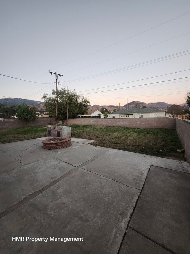 Building Photo - Beautiful remodel 3 bed 2 bath house