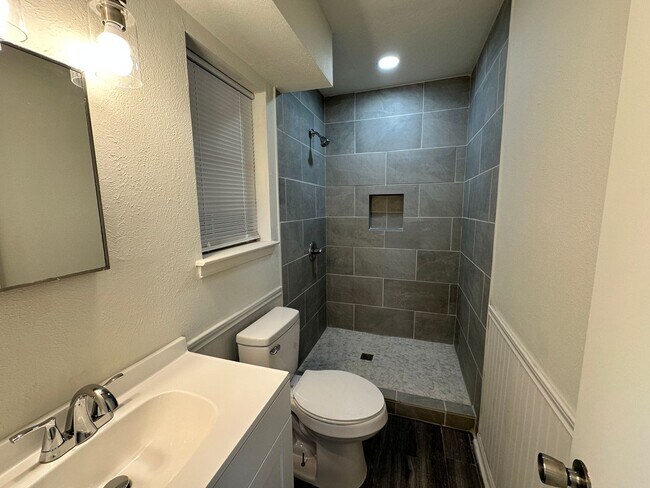 Building Photo - Conveniently located home in Greenville Texas!
