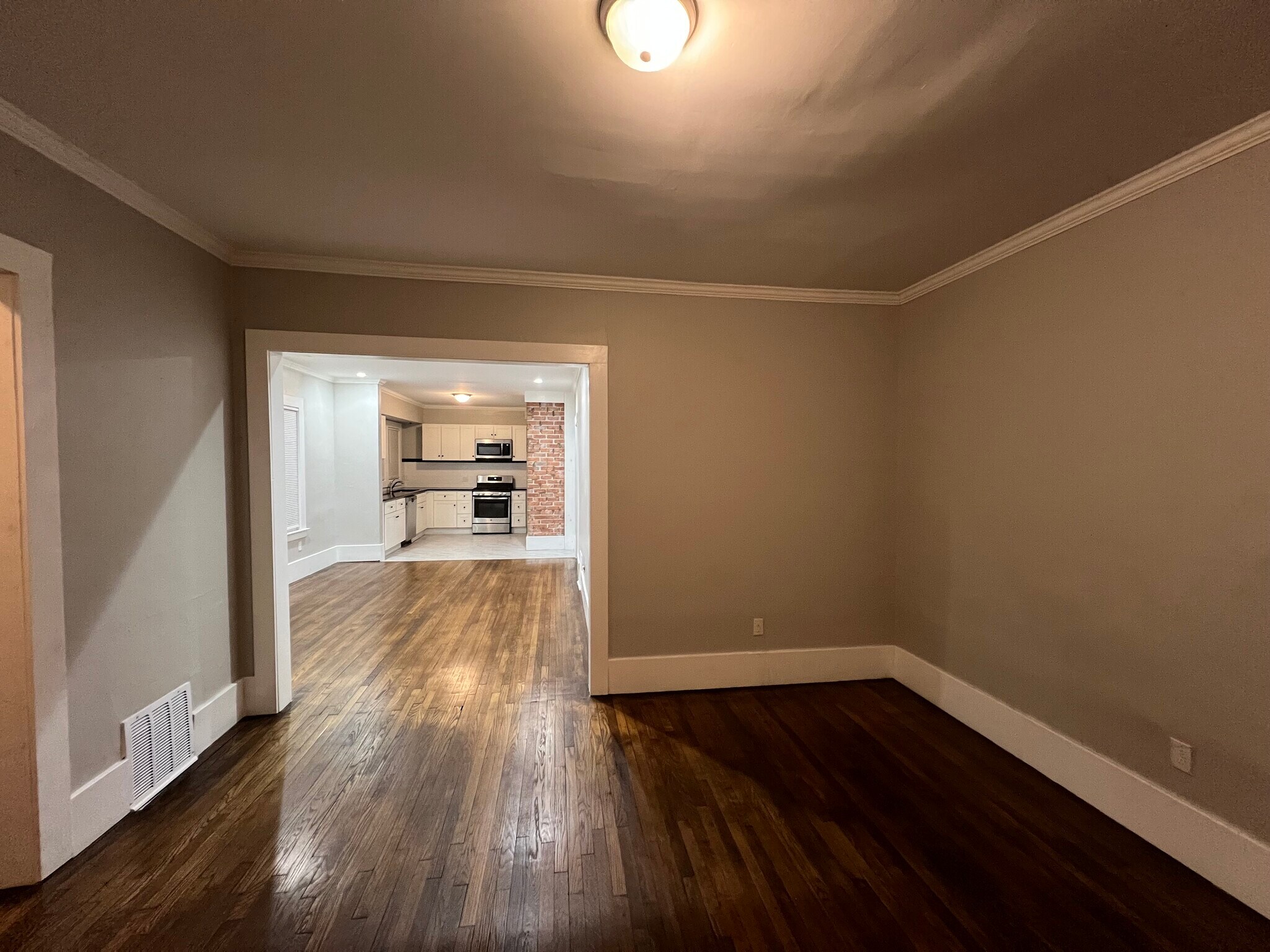 Building Photo - 7426 Dunedin St