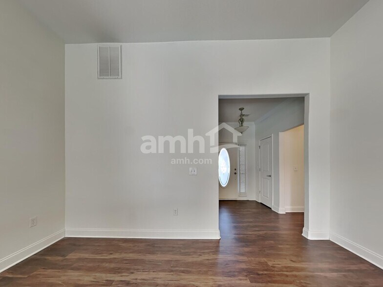 Building Photo - 439 W Rustling Leaves Ln