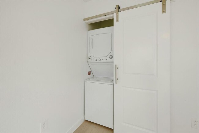 Building Photo - 1915 E Martin Luther King Jr Blvd