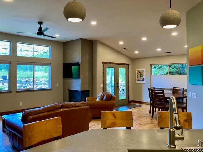 Building Photo - 4087 Worthington Dr