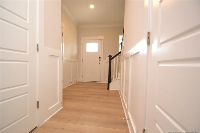 Building Photo - 2129 Seneca Dr