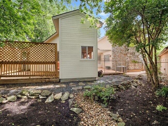 Building Photo - 6109 Grass Hollow