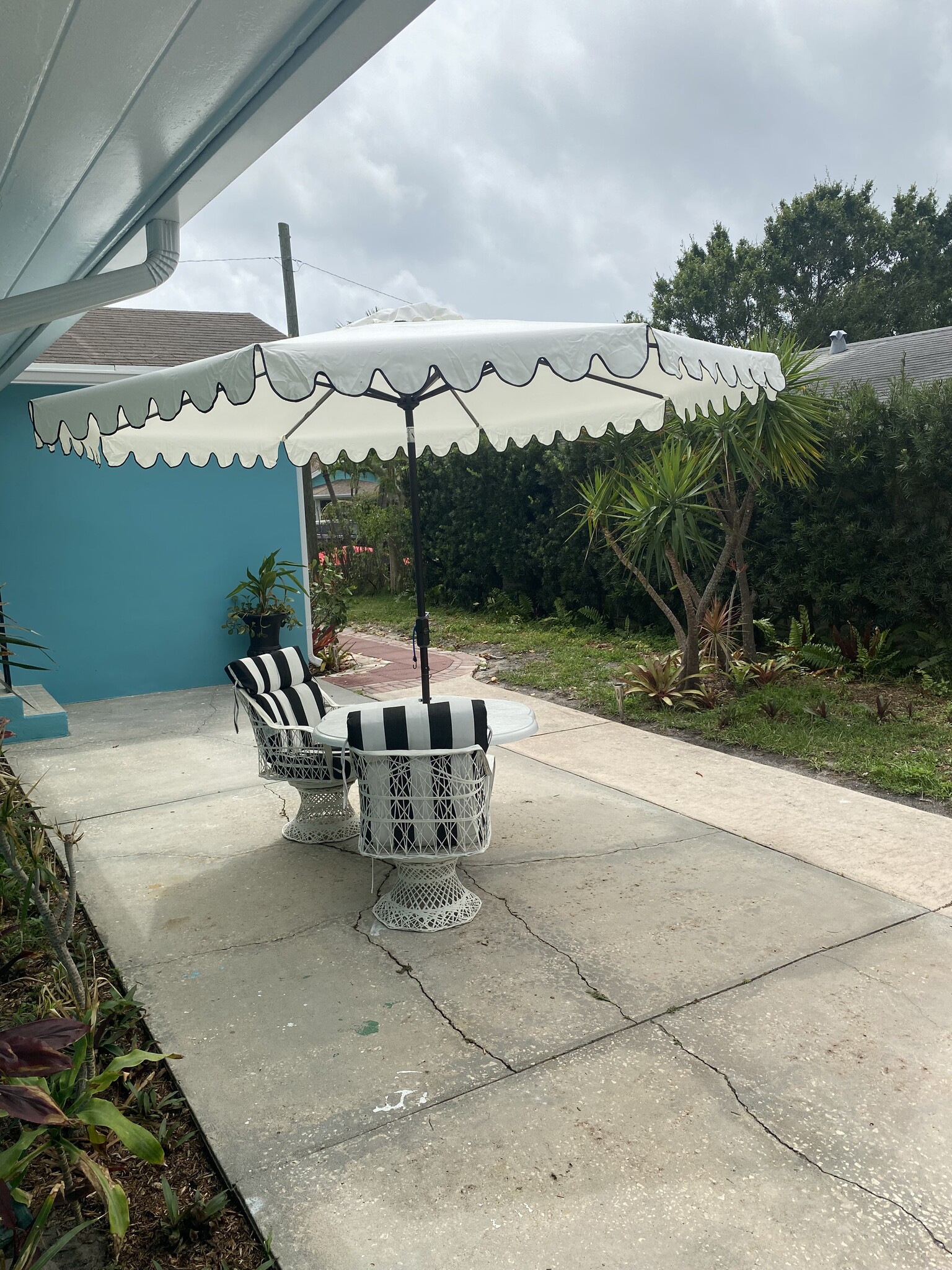 Large patio - 607 N L St