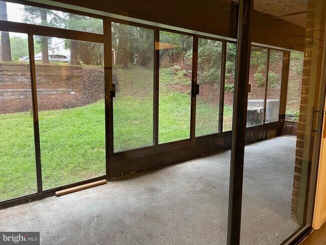 Building Photo - 6 Longstream Ct