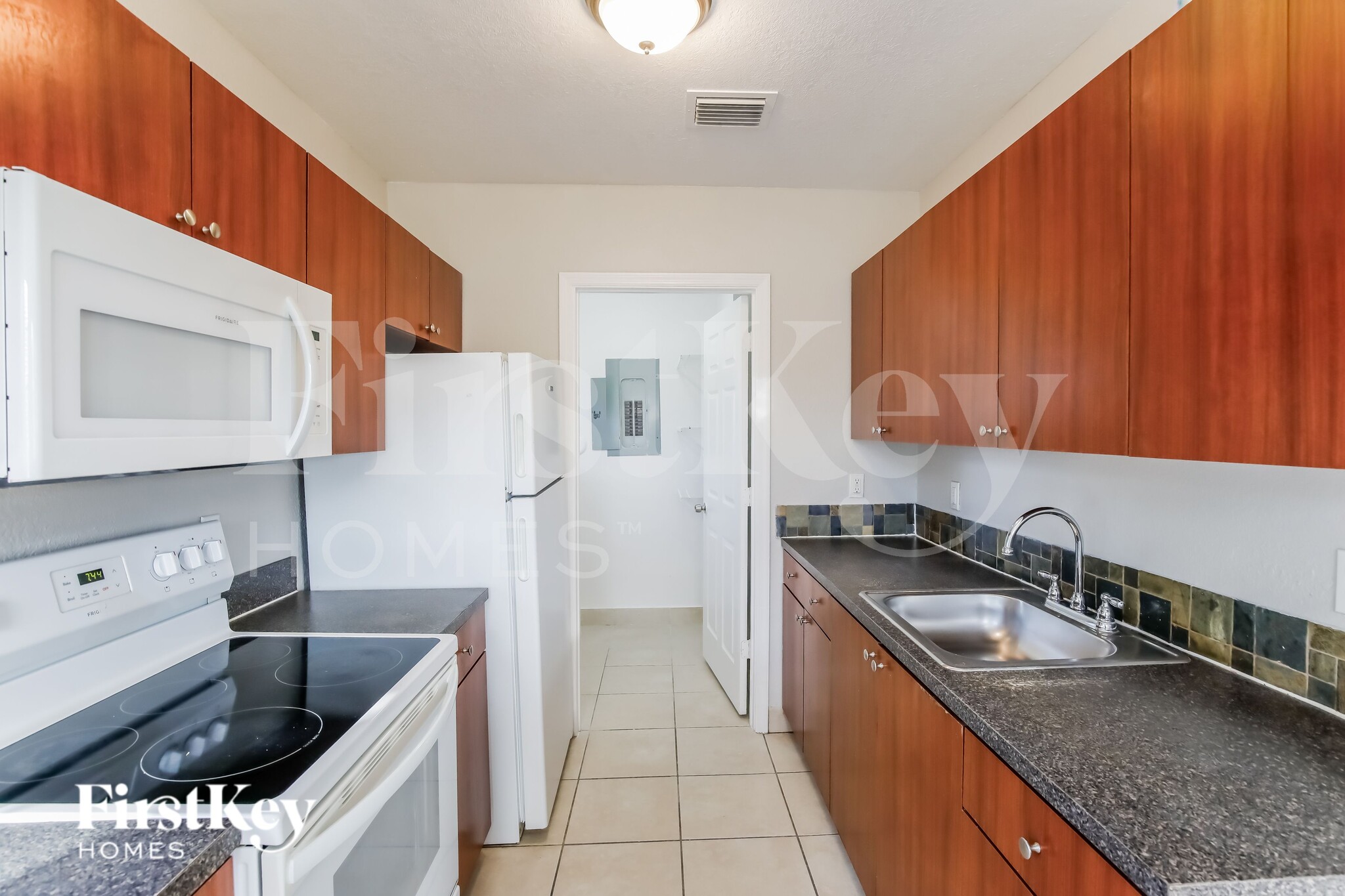 Building Photo - 1231 NE 214th St