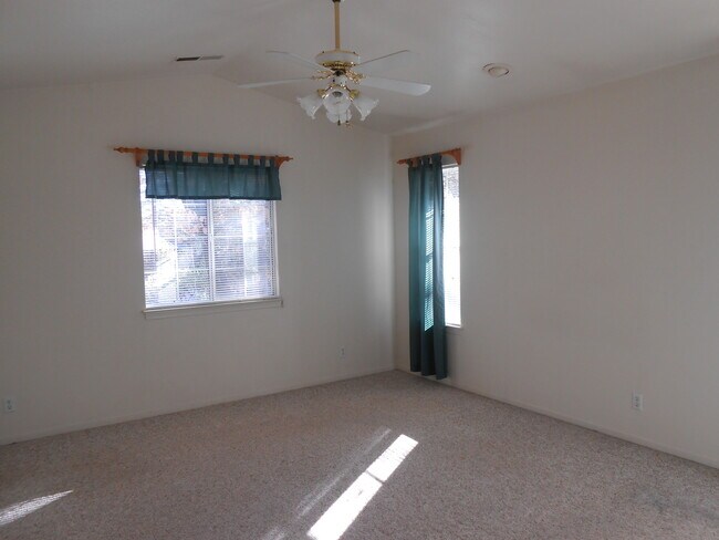 Building Photo - 4896 Chateau Way