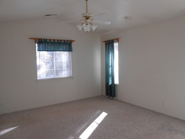 Building Photo - $500 MOVE IN SPECIAL OFF FIRST MONTHS RENT.
