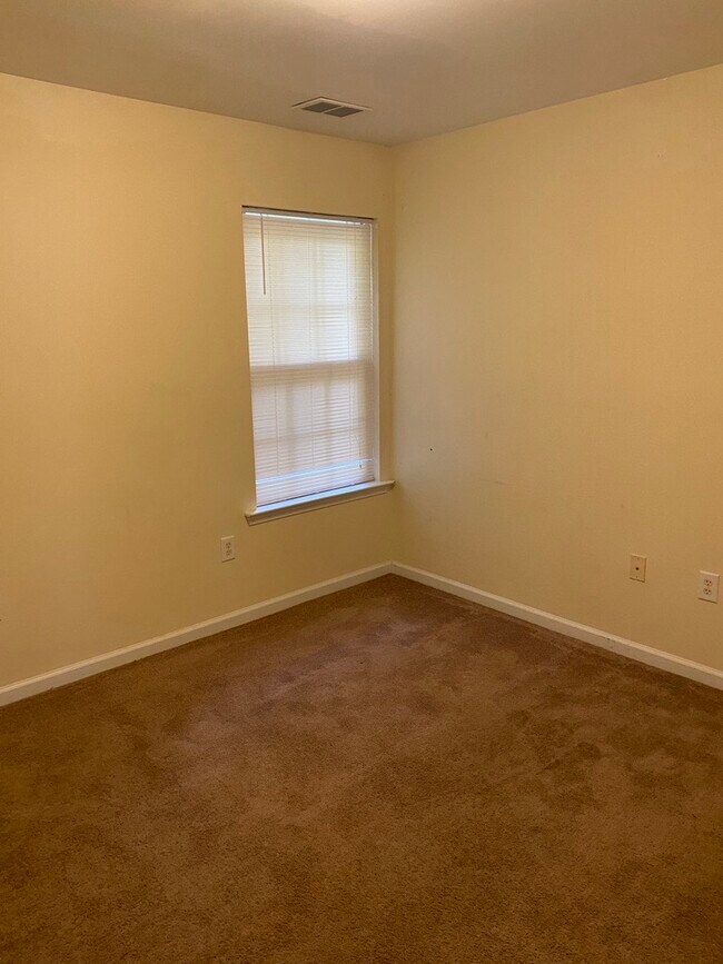 Building Photo - 300 Southmen Ln
