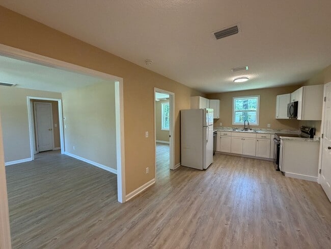 Building Photo - 2640 Canary Dr