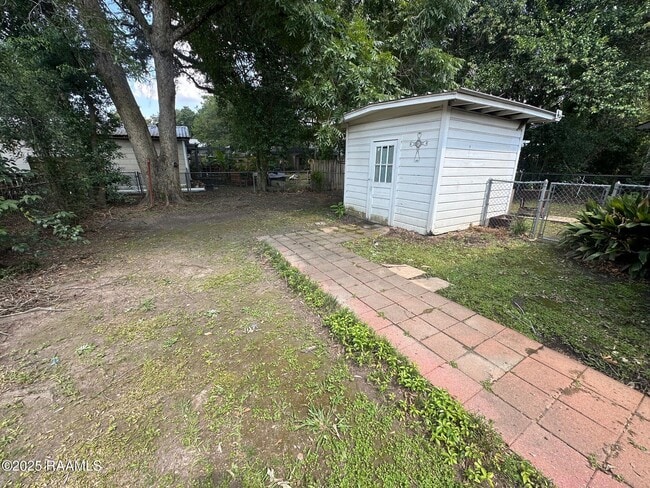 Building Photo - 1618 W St Mary Blvd