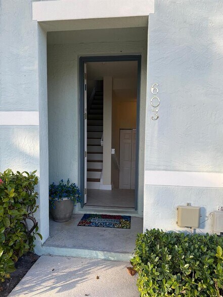 Building Photo - 603 N St