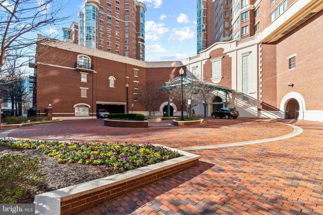 Building Photo - 2121 Jamieson Ave