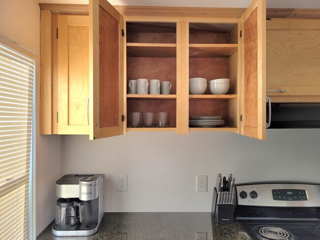 Building Photo - 2216 Grand Ave