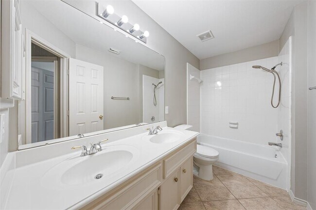 Building Photo - 21922 Rivergate Ct