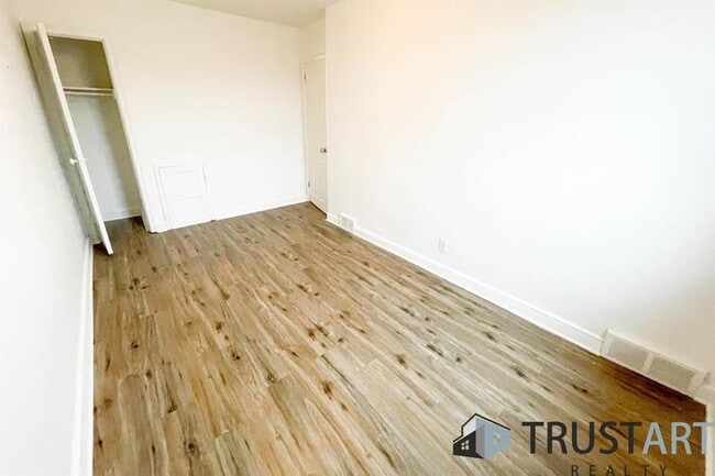 Building Photo - 3 bedroom house in Oxford Circle NorthEast...