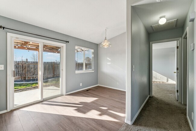 Building Photo - 7557 Arlington Dr