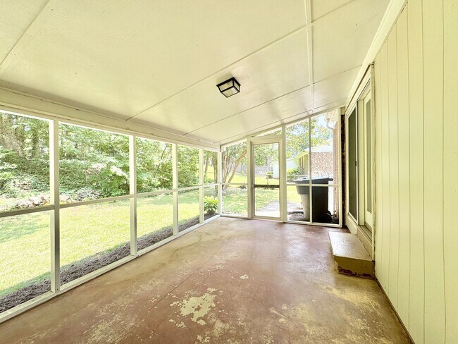 Building Photo - Adorable 3 Bed/2 Bath Off N Holden/Westridge