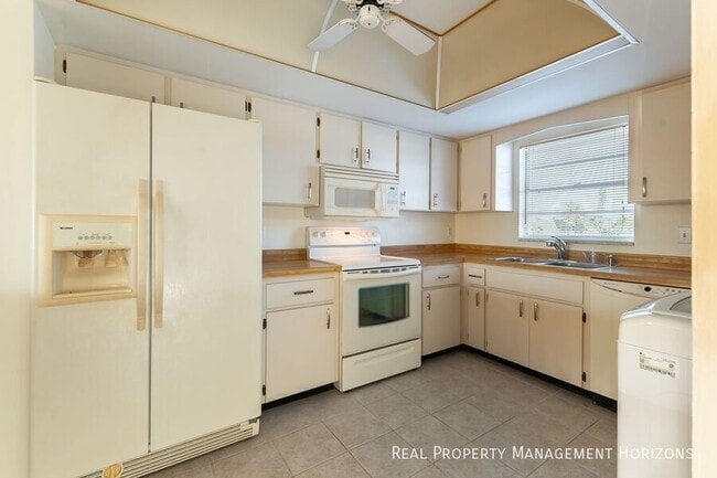 Building Photo - 4813 Independence Dr