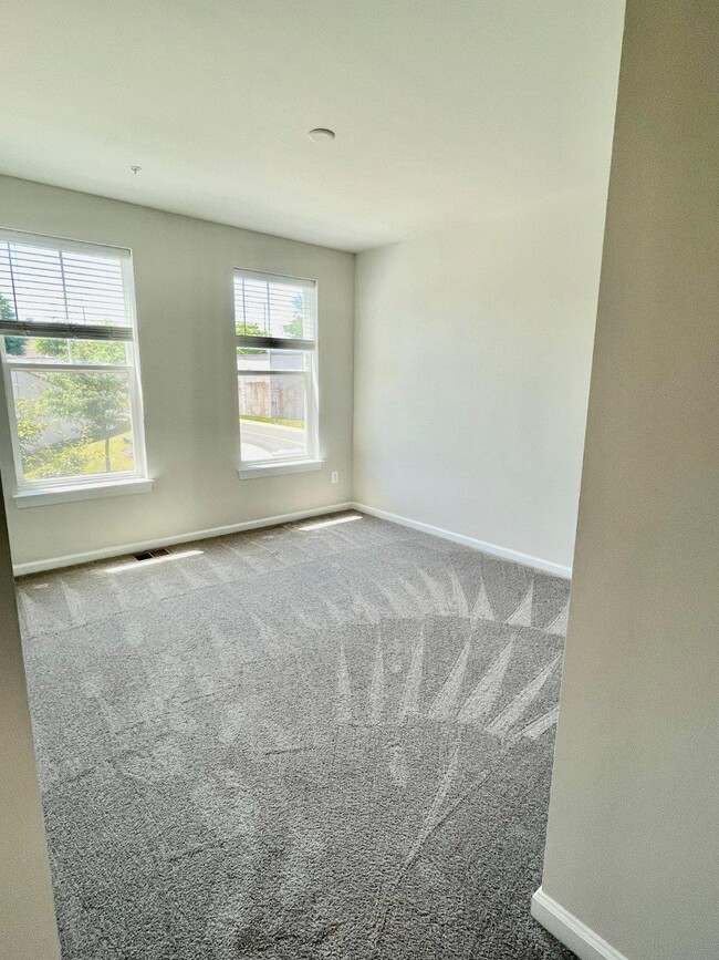 Building Photo - 14955 River Walk Way