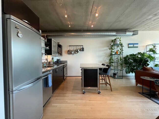 Building Photo - Prime Location in the Heart of the Pearl i...