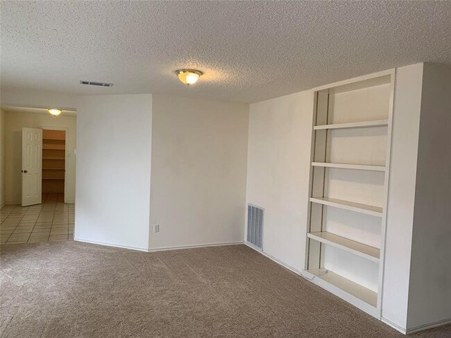 Building Photo - 1033 Silverstone Ln