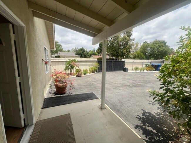 Building Photo - 17430 Gledhill St