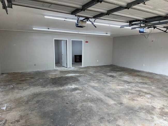 Building Photo - Updated 4/2 in Semmes with Dbl Garage