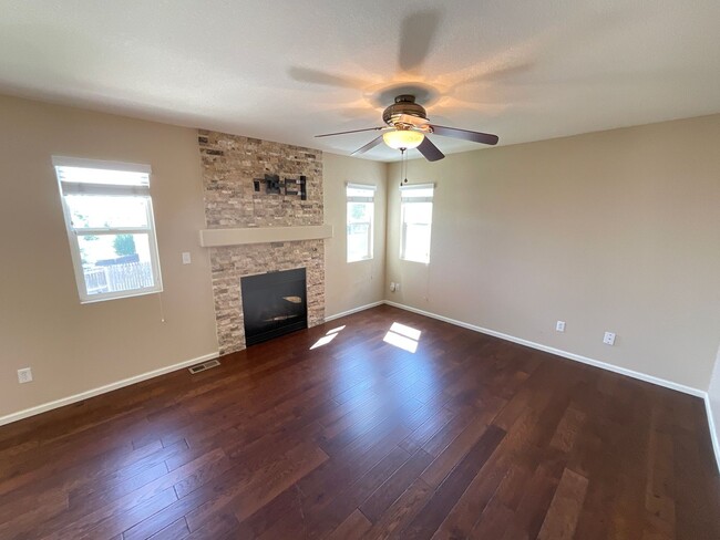 Building Photo - 3 Bedroom Home Available Near Barnes Rd & ...
