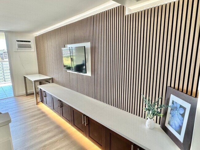 Building Photo - 445 Seaside Ave