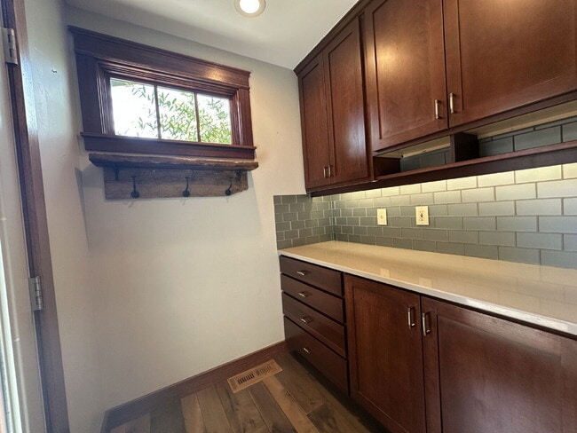 Building Photo - 607 NW Federal St