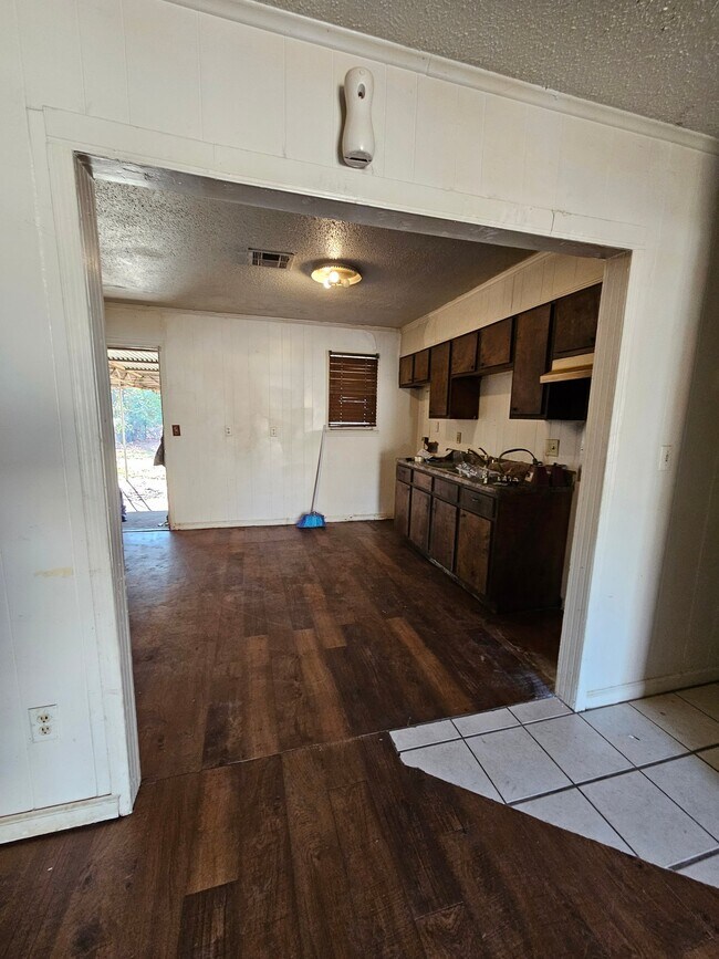 Building Photo - 4129 Piedmont Dr