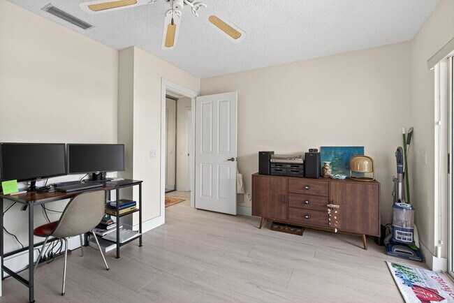 Building Photo - 502 Silverleaf Oak Ct