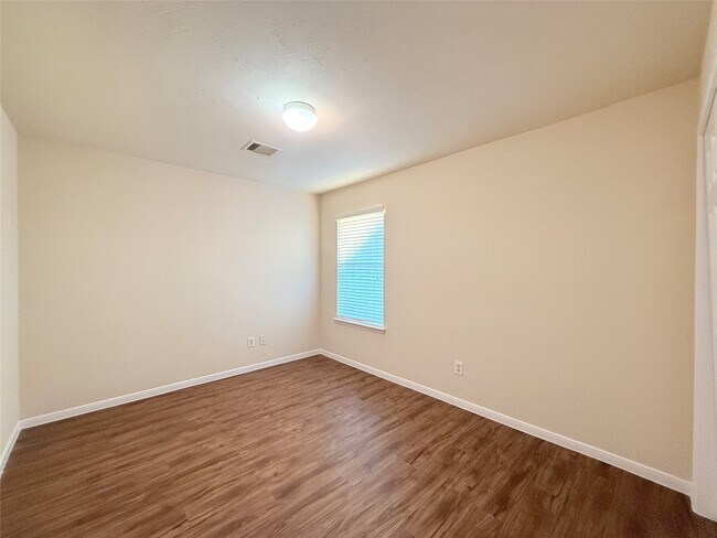Building Photo - 6346 Wilshire Ridge