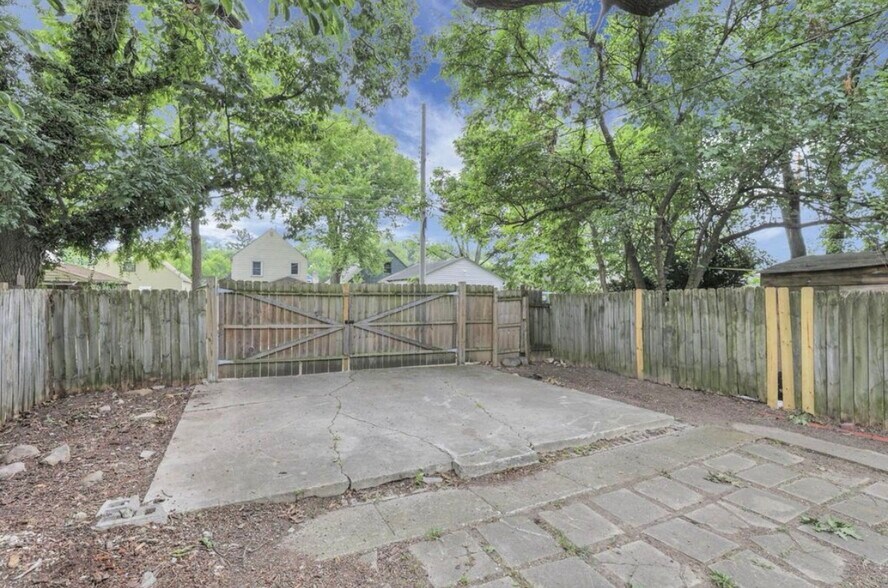 Backyard - 1364 S Champion Ave