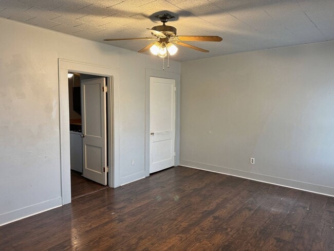 Building Photo - 1818 Collins Ave