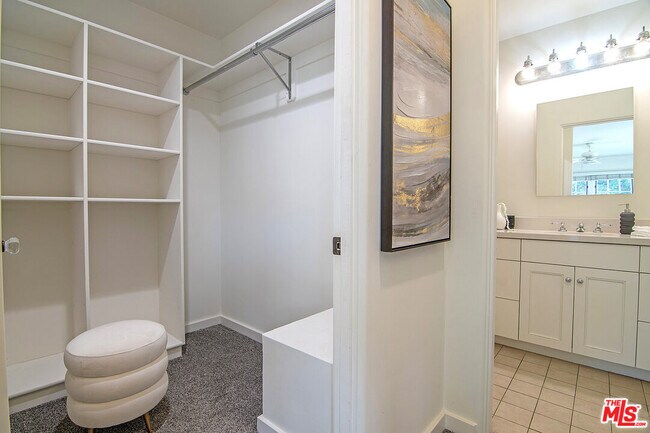 Building Photo - 131 S Martel Ave