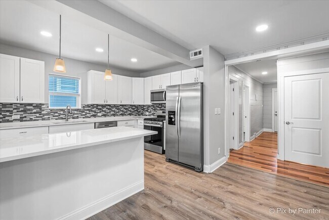 Building Photo - 24060 N Lakeside Dr