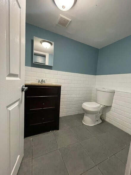 Building Photo - 156 Randolph Ave