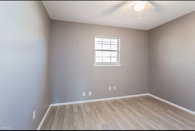 Building Photo - 4900 E Stassney Ln