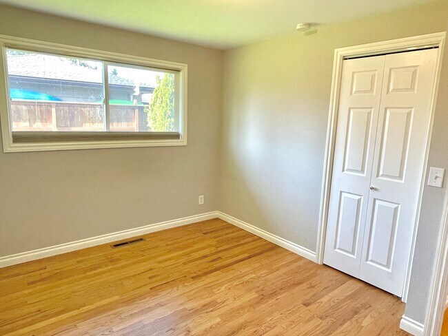 Building Photo - Brentwood-Darlington, 3 bed, 1 bath ranch with large, fenced yard